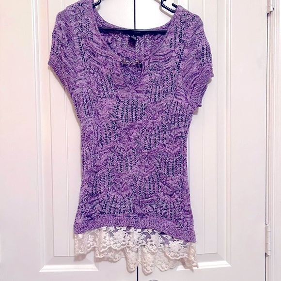 Women's Lilac Color Short Sleeve Sweater w/Lacey Look at Bottom in Size M by Inc - Picture 3 of 4